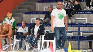 Scopri di più sull'articolo L’Ortigia espugna la “Scandone” ed eguaglia se stessa. Piccardo: “Girone d’andata che non immaginavamo”. Francesco Condemi: “Trasferta complessa, ma volevamo i 3 punti”