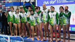 Scopri di più sull'articolo Vince il Recco, ma l’Ortigia esce tra gli applausi. Napolitano: “Siamo un gran gruppo, ci manca solo una piscina. Medaglia dedicata a Maddy e a Siracusa”