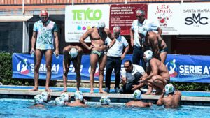 Scopri di più sull'articolo Ortigia sconfitta da giuria e arbitri. Passa il Bologna. Piccardo: “Una vergogna, così la pallanuoto morirà”. Napolitano: “La giuria ha buttato nel fango questo sport”